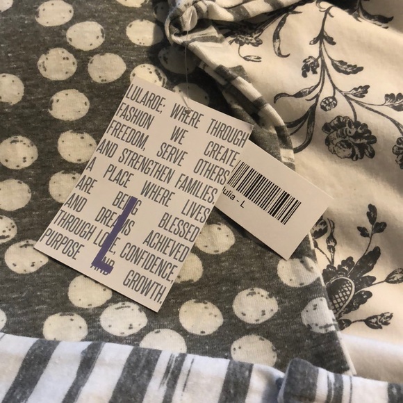 Large Julia - Picture 4 of 4